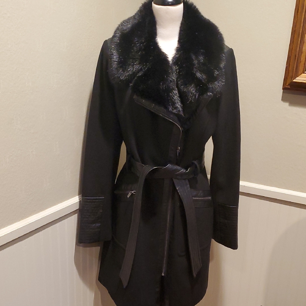 Like NEW Via Spiga Coat With Faux Fur Collar